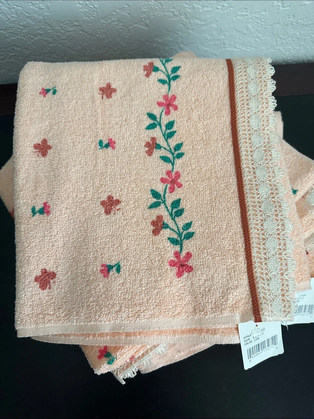 VINTAGE Dundee Made in USA Set of 4 Bath Towels Butterfly Floral Print
